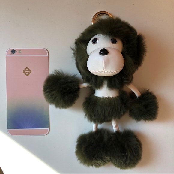 Army green fur monkey keychain - Picture 2 of 4